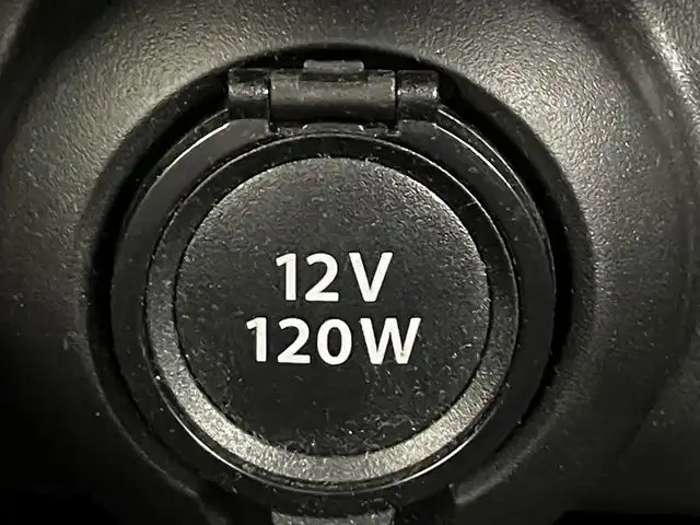 スズキ スイフト XG 道央・札幌 2017(平29)年 3万km スターシルバーメタリック ・４WD/・ケンウッド７型メモリーナビ/　CD/DVD/SD/BT/ワンセグTV/・バックカメラ/・D+N席シートヒーター/・トノカバー/・ハロゲンヘッドライト/・ヘッドランプレベライザー/・セキュリティアラーム/・プッシュスタート/・スマートキー/・スペアキー/・純正フロアマット/・取/保/・純正キャップ付スチールW（冬）/・積込：社外１５インチAW（夏/同サイズ/6分山）