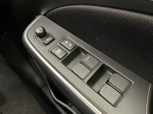 スズキ スイフト XG 道央・札幌 2017(平29)年 3万km スターシルバーメタリック ・４WD/・ケンウッド７型メモリーナビ/　CD/DVD/SD/BT/ワンセグTV/・バックカメラ/・D+N席シートヒーター/・トノカバー/・ハロゲンヘッドライト/・ヘッドランプレベライザー/・セキュリティアラーム/・プッシュスタート/・スマートキー/・スペアキー/・純正フロアマット/・取/保/・純正キャップ付スチールW（冬）/・積込：社外１５インチAW（夏/同サイズ/6分山）