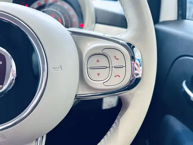 フィアット ５００ 1．2 カルト 大阪府 2022(令4)年 2.7万km ボサノバホワイト ワンオーナー/レザー調シートカバー/純正ディスプレイオーディオ/applecarplay/クルーズコントロール/純正14インチAW/ETC/ドラレコ/純正フロアマット/リモコンキー