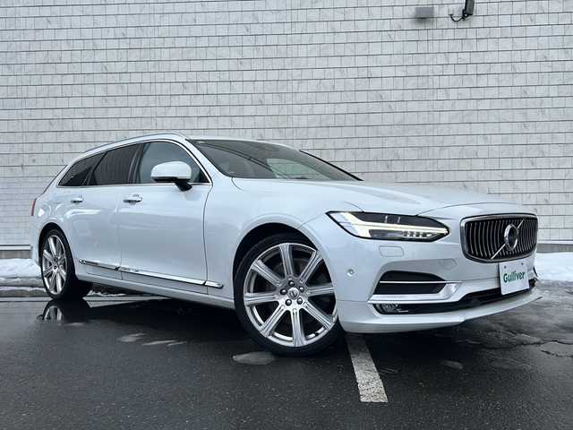 ボルボ Ｖ９０ T6 AWD インスクリプション 秋田県 2017(平29)年 5.7万km クリスタルホワイトP ・4WD/・ガラスルーフ/・純正ナビ(BT、フルセグTV)/・全方位カメラ/・ETC/・追従式クルーズコントロール/・ヘッドアップディスプレイ/・スマートキー/・社外前後ドライブレコーダー/・前席パワーシート/・前席シートヒーター/・前席エアーシート/・パワーバックドア/・ステアリングヒーター/・前後コーナーセンサー