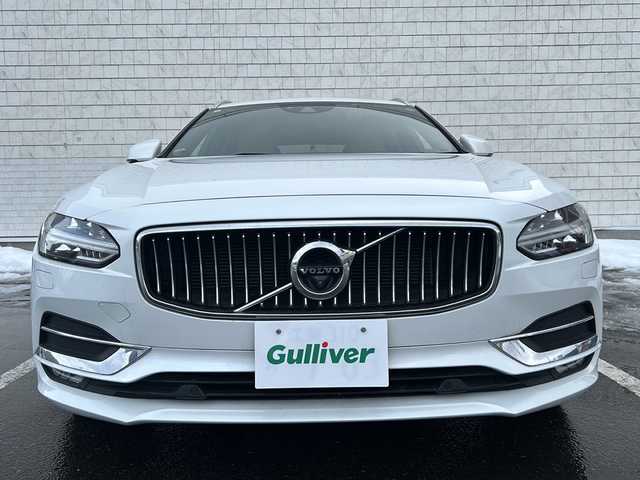 ボルボ Ｖ９０ T6 AWD インスクリプション 秋田県 2017(平29)年 5.7万km クリスタルホワイトP ・4WD/・ガラスルーフ/・純正ナビ(BT、フルセグTV)/・全方位カメラ/・ETC/・追従式クルーズコントロール/・ヘッドアップディスプレイ/・スマートキー/・社外前後ドライブレコーダー/・前席パワーシート/・前席シートヒーター/・前席エアーシート/・パワーバックドア/・ステアリングヒーター/・前後コーナーセンサー