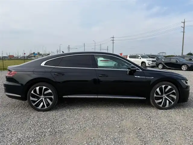 フォルクスワーゲン アルテオン TSI 4モーション Rライン 富山県 2019(令1)年 5.9万km 黒 4WD/純正ナビ/フルセグTV/パワーリアゲート/リアビューカメラ/ビルトインETC2.0/アダプティブクルーズコントロール/パーキングアシスト/オールインセーフティ/・レーンキープアシストシステム/・レーンチェンジアシストシステム/・ハイビームアシスト/・ドライバー疲労検知システム/・パークディスタンスコントロール/・オプティカルパーキングシステム/・リアトラフィックアラート/・プリクラッシュブレーキシステム/IC付ターボ/LEDヘッドランプ/本革巻きステアリング/パドルシフト/ナッパ革シート/前席シートヒーター/運転席パワーシート/純正19インチアルミホイール/キーレスアクセス/禁煙車