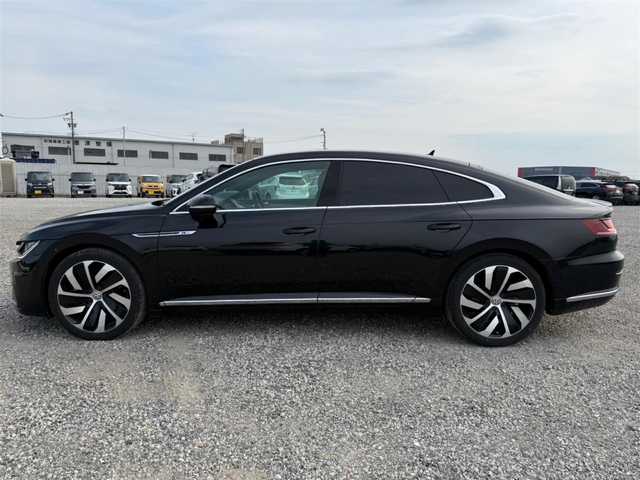 フォルクスワーゲン アルテオン TSI 4モーション Rライン 富山県 2019(令1)年 5.9万km 黒 4WD/純正ナビ/フルセグTV/パワーリアゲート/リアビューカメラ/ビルトインETC2.0/アダプティブクルーズコントロール/パーキングアシスト/オールインセーフティ/・レーンキープアシストシステム/・レーンチェンジアシストシステム/・ハイビームアシスト/・ドライバー疲労検知システム/・パークディスタンスコントロール/・オプティカルパーキングシステム/・リアトラフィックアラート/・プリクラッシュブレーキシステム/IC付ターボ/LEDヘッドランプ/本革巻きステアリング/パドルシフト/ナッパ革シート/前席シートヒーター/運転席パワーシート/純正19インチアルミホイール/キーレスアクセス/禁煙車