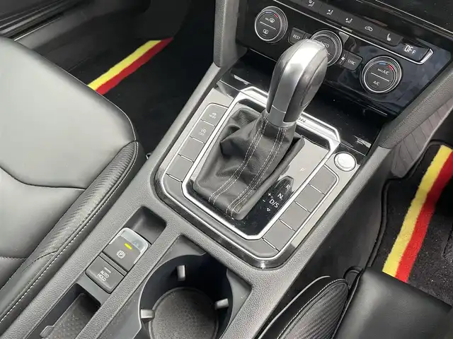 フォルクスワーゲン アルテオン TSI 4モーション Rライン 富山県 2019(令1)年 5.9万km 黒 4WD/純正ナビ/フルセグTV/パワーリアゲート/リアビューカメラ/ビルトインETC2.0/アダプティブクルーズコントロール/パーキングアシスト/オールインセーフティ/・レーンキープアシストシステム/・レーンチェンジアシストシステム/・ハイビームアシスト/・ドライバー疲労検知システム/・パークディスタンスコントロール/・オプティカルパーキングシステム/・リアトラフィックアラート/・プリクラッシュブレーキシステム/IC付ターボ/LEDヘッドランプ/本革巻きステアリング/パドルシフト/ナッパ革シート/前席シートヒーター/運転席パワーシート/純正19インチアルミホイール/キーレスアクセス/禁煙車