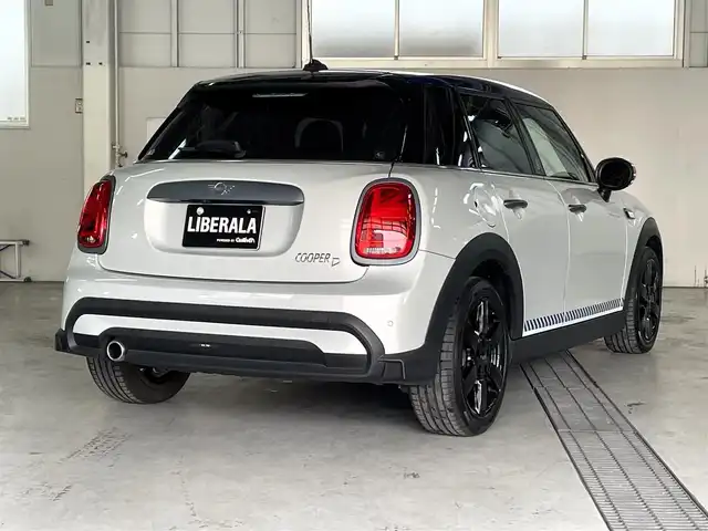 ＭＩＮＩ ＢＭＷ ミニ クーパー D ブリックレーンED 兵庫県 2022(令4)年 2.1万km ホワイト・シルバー 300台限定特別仕様車/純正ナビ/バックカメラ/ETC/レザーレットシート/シートヒーター/前後ドラレコ/コーナーセンサー/BT/USB
