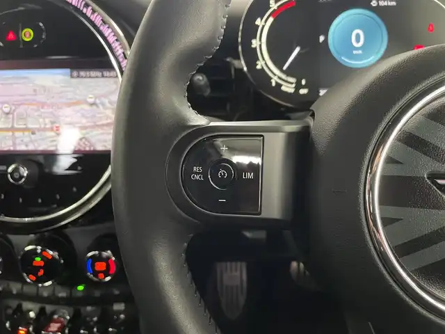 ＭＩＮＩ ＢＭＷ ミニ クーパー D ブリックレーンED 兵庫県 2022(令4)年 2.1万km ホワイト・シルバー 300台限定特別仕様車/純正ナビ/バックカメラ/ETC/レザーレットシート/シートヒーター/前後ドラレコ/コーナーセンサー/BT/USB