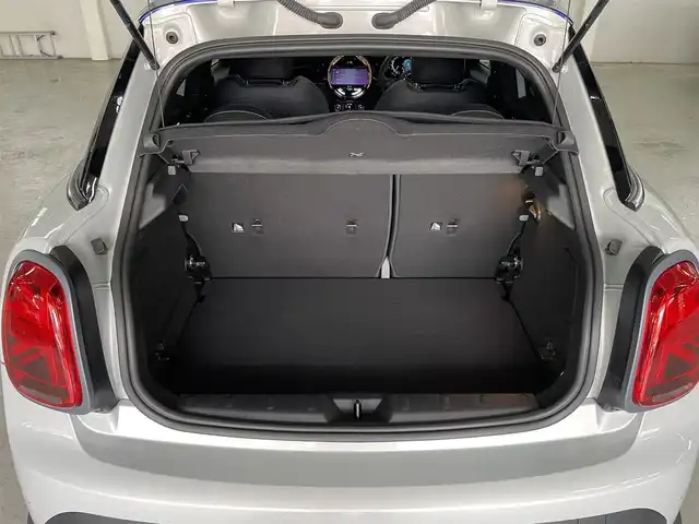 ＭＩＮＩ ＢＭＷ ミニ クーパー D ブリックレーンED 兵庫県 2022(令4)年 2.1万km ホワイト・シルバー 300台限定特別仕様車/純正ナビ/バックカメラ/ETC/レザーレットシート/シートヒーター/前後ドラレコ/コーナーセンサー/BT/USB