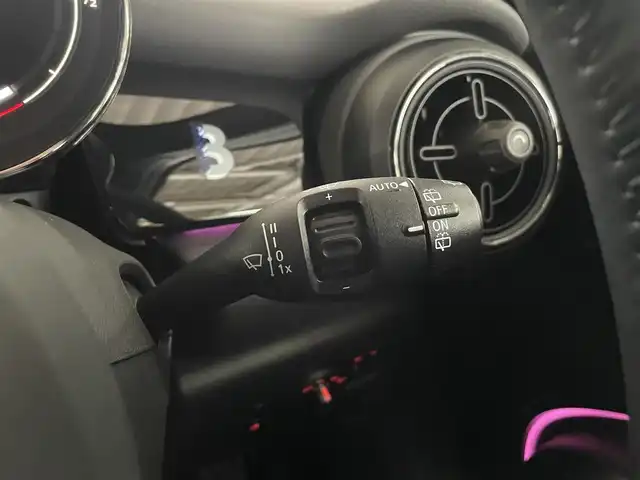 ＭＩＮＩ ＢＭＷ ミニ クーパー D ブリックレーンED 兵庫県 2022(令4)年 2.1万km ホワイト・シルバー 300台限定特別仕様車/純正ナビ/バックカメラ/ETC/レザーレットシート/シートヒーター/前後ドラレコ/コーナーセンサー/BT/USB