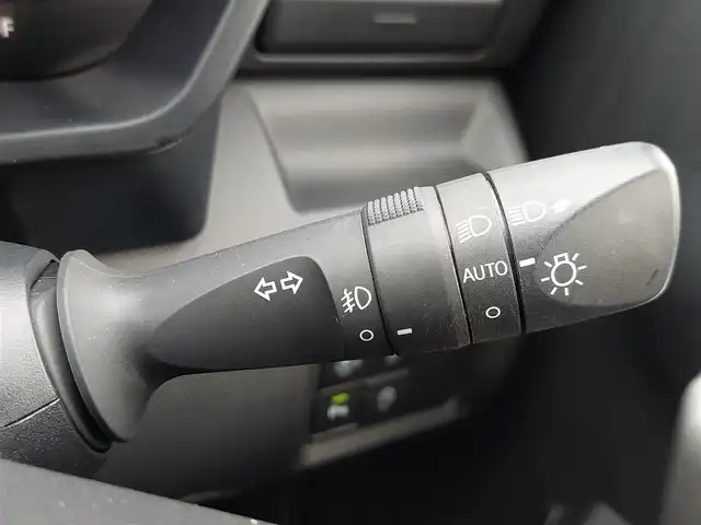 ダイハツ ロッキー プレミアム G 東京都 2021(令3)年 2.5万km ナチュラルベージュマイカM 純正ナビ/バックカメラ/ビルトインETC/ドライブレコーダー/ハーフレザーシート/シートヒーター/レーダークルーズコントロール/衝突軽減システム/コーナーセンサー/アイドリングストップ/LEDヘッドライト/スマートキー