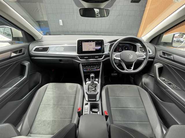フォルクスワーゲン ＶＷ Ｔ－ロック TSI スタイル 埼玉県 2023(令5)年 2.6万km グレー 純正ナビ/・Bluetoothオーディオ/バックカメラ/ハーフレザーシート/パワーバックドア/アダプティブクルーズコントロール/レーンキープアシスト/純正AWホイール/純正フロアマット/ETC2.0/保証書/取扱説明書/スペアキー