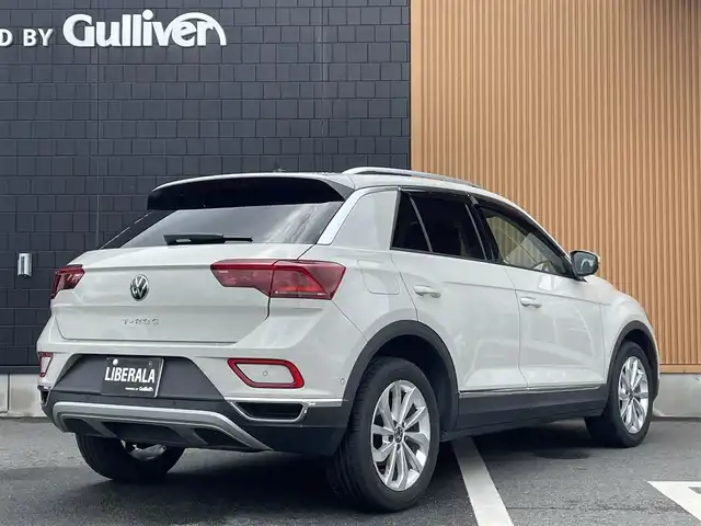 フォルクスワーゲン ＶＷ Ｔ－ロック TSI スタイル 埼玉県 2023(令5)年 2.6万km グレー 純正ナビ/・Bluetoothオーディオ/バックカメラ/ハーフレザーシート/パワーバックドア/アダプティブクルーズコントロール/レーンキープアシスト/純正AWホイール/純正フロアマット/ETC2.0/保証書/取扱説明書/スペアキー