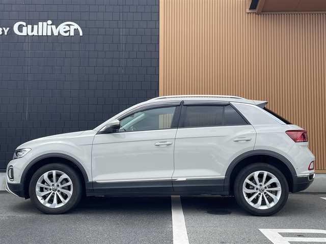 フォルクスワーゲン ＶＷ Ｔ－ロック TSI スタイル 埼玉県 2023(令5)年 2.6万km グレー 純正ナビ/・Bluetoothオーディオ/バックカメラ/ハーフレザーシート/パワーバックドア/アダプティブクルーズコントロール/レーンキープアシスト/純正AWホイール/純正フロアマット/ETC2.0/保証書/取扱説明書/スペアキー