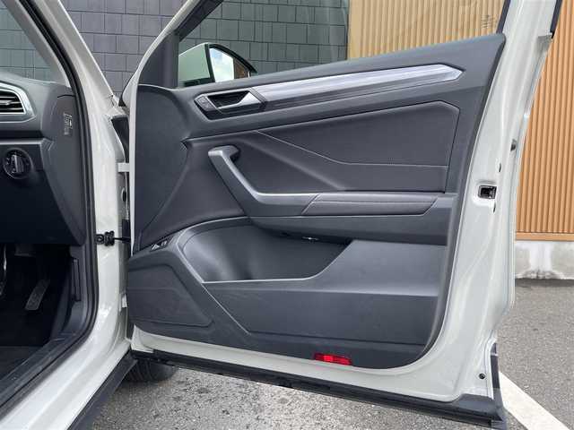 フォルクスワーゲン ＶＷ Ｔ－ロック TSI スタイル 埼玉県 2023(令5)年 2.6万km グレー 純正ナビ/・Bluetoothオーディオ/バックカメラ/ハーフレザーシート/パワーバックドア/アダプティブクルーズコントロール/レーンキープアシスト/純正AWホイール/純正フロアマット/ETC2.0/保証書/取扱説明書/スペアキー