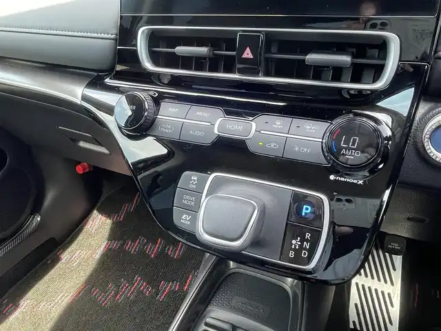 トヨタ アクア Z 佐賀県 2022(令4)年 1.7万km ブラックマイカ 純正10.5型ディスプレイオーディオ　/・USB BT AM FM/・Apple Car Play/Android Auto/バックカメラ /ETC/ミラー一体型ドライブレコーダー/革巻きステアリング/・ステアリングリモコン/スマートキー/・スペアキー×1本/LEDヘッドライト/・オートマチックハイビーム/純正15インチアルミホイール/純正フロアマット/トヨタセーフティセンス/・レーントレーシングアシスト【LTA】/・プリクラッシュセーフティ【PCS】/・クリアランスソナー/・パーキングサポートブレーキ【PKSB】/・ロードサインアシスト【RSA】