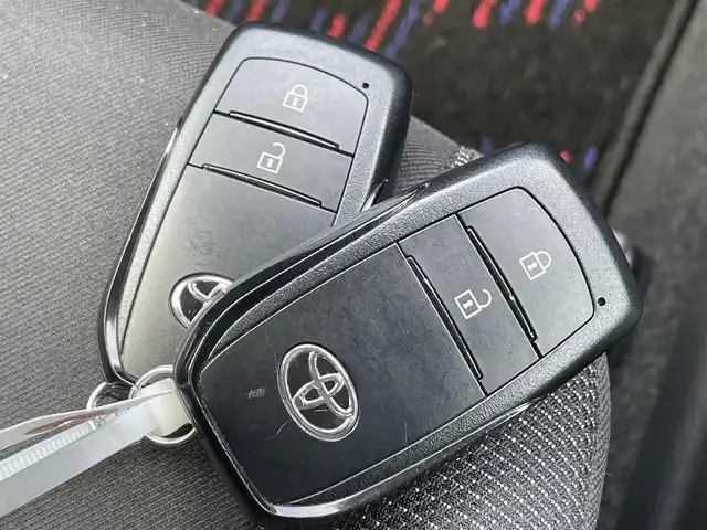 トヨタ アクア Z 佐賀県 2022(令4)年 1.7万km ブラックマイカ 純正10.5型ディスプレイオーディオ　/・USB BT AM FM/・Apple Car Play/Android Auto/バックカメラ /ETC/ミラー一体型ドライブレコーダー/革巻きステアリング/・ステアリングリモコン/スマートキー/・スペアキー×1本/LEDヘッドライト/・オートマチックハイビーム/純正15インチアルミホイール/純正フロアマット/トヨタセーフティセンス/・レーントレーシングアシスト【LTA】/・プリクラッシュセーフティ【PCS】/・クリアランスソナー/・パーキングサポートブレーキ【PKSB】/・ロードサインアシスト【RSA】