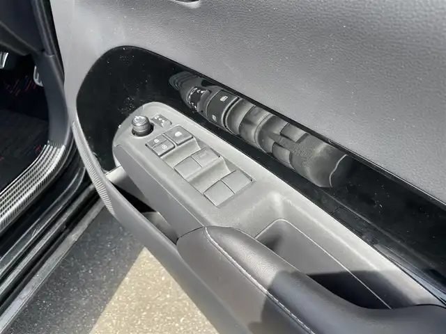 トヨタ アクア Z 佐賀県 2022(令4)年 1.7万km ブラックマイカ 純正10.5型ディスプレイオーディオ　/・USB BT AM FM/・Apple Car Play/Android Auto/バックカメラ /ETC/ミラー一体型ドライブレコーダー/革巻きステアリング/・ステアリングリモコン/スマートキー/・スペアキー×1本/LEDヘッドライト/・オートマチックハイビーム/純正15インチアルミホイール/純正フロアマット/トヨタセーフティセンス/・レーントレーシングアシスト【LTA】/・プリクラッシュセーフティ【PCS】/・クリアランスソナー/・パーキングサポートブレーキ【PKSB】/・ロードサインアシスト【RSA】