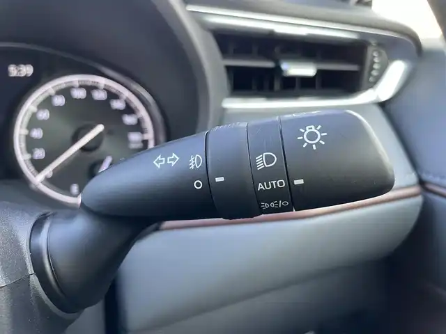 トヨタ ハリアー G 石川県 2020(令2)年 6.3万km プレシャスブラックパール 純正8型ディスプレイオーディオ/フルセグTV/ナビ/バックモニター/LEDヘッドライト/ビルトインETC/純正アルミホイール/パワーバックドア/ブラインドスポットモニター/デジタルミラー/ハーフレザーシート/トヨタセーフティセンス/レーダークルーズ/オートエアコン/オートライト/スマートキー/プッシュスタート