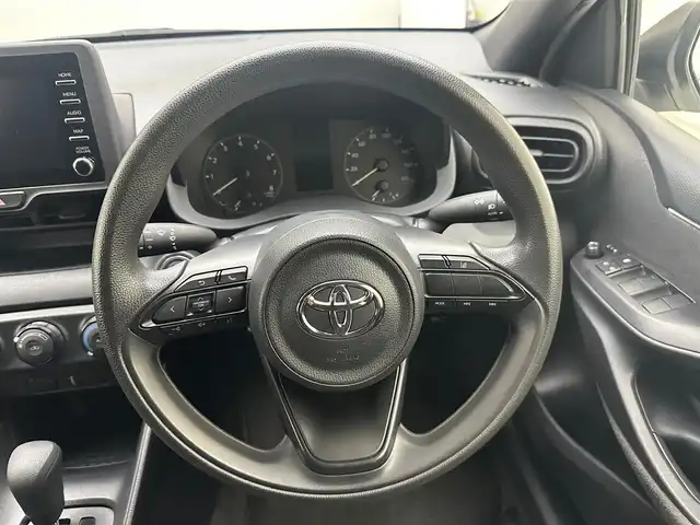トヨタ ヤリス X 兵庫県 2020(令2)年 4.7万km スーパーホワイトⅡ トヨタセーフティセンス/純正メモリーナビBT＆USB再生可/Miracast/バックカメラ/ビルトインETC/オートライト＆ハイビーム/ヘッドライトレベライザー/コーナーセンサー/社外フロアマット/スマーキー/プッシュスタート/W＆サイド＆カーテンエアバック