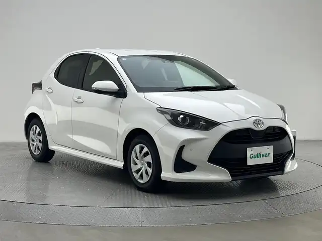 トヨタ ヤリス X 兵庫県 2020(令2)年 4.7万km スーパーホワイトⅡ トヨタセーフティセンス/純正メモリーナビBT＆USB再生可/Miracast/バックカメラ/ビルトインETC/オートライト＆ハイビーム/ヘッドライトレベライザー/コーナーセンサー/社外フロアマット/スマーキー/プッシュスタート/W＆サイド＆カーテンエアバック