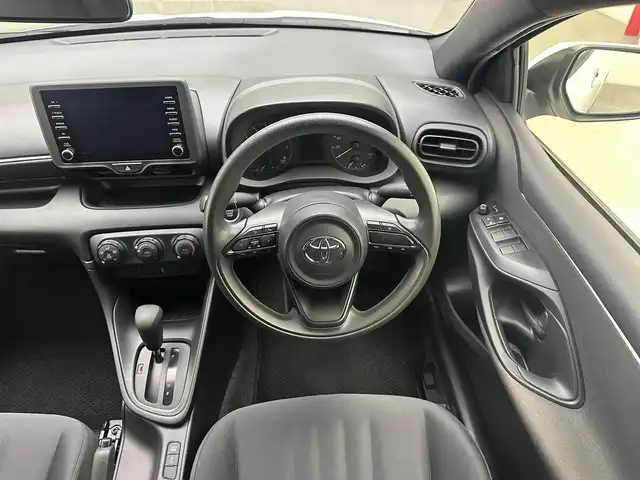 トヨタ ヤリス X 兵庫県 2020(令2)年 4.7万km スーパーホワイトⅡ トヨタセーフティセンス/純正メモリーナビBT＆USB再生可/Miracast/バックカメラ/ビルトインETC/オートライト＆ハイビーム/ヘッドライトレベライザー/コーナーセンサー/社外フロアマット/スマーキー/プッシュスタート/W＆サイド＆カーテンエアバック