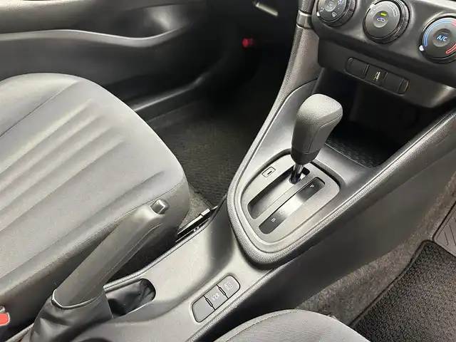 トヨタ ヤリス X 兵庫県 2020(令2)年 4.7万km スーパーホワイトⅡ トヨタセーフティセンス/純正メモリーナビBT＆USB再生可/Miracast/バックカメラ/ビルトインETC/オートライト＆ハイビーム/ヘッドライトレベライザー/コーナーセンサー/社外フロアマット/スマーキー/プッシュスタート/W＆サイド＆カーテンエアバック