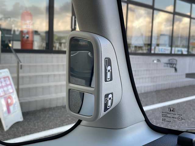 ホンダ Ｎ ＢＯＸ G ホンダセンシング 島根県 2018(平30)年 1.7万km クリスタルブラックパール 社外ナビ（CN-RE04D）/フルセグTV/Bluetooth接続/ドライブレコーダー/両側スライドドア/バックカメラ/衝突軽減ブレーキ/プッシュスタート/スマートキー/レーンキープアシスト/ETC