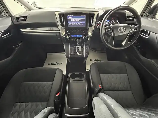 トヨタ アルファード S 佐賀県 2020(令2)年 3.2万km ブラック メーカー純正9インチディスプレイオーディオ/＜ナビ/TV/DVDキット付き＞/ツインムーンルーフ/純正12.1インチフリップダウンモニター/両側パワースライドドア/２列目キャプテンシート/LEDヘッドライト/LEDフォグランプ/保証書/トヨタセーフティセンス/・レーントレーシングアシスト/・クリアランスソナー/・パーキングサポートブレーキ/・プリクラッシュセーフティ/・レーンデパーチャーアラート/・ロードサインアシスト/・レーダークルーズコントロール/・オートハイビーム