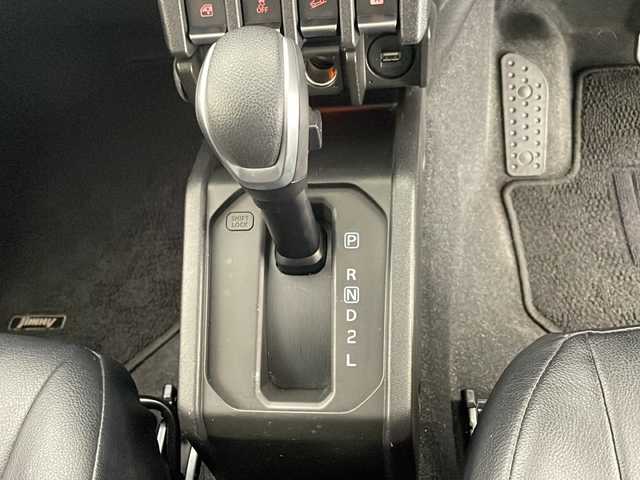 スズキ ジムニー XC 宮崎県 2022(令4)年 3.9万km ジャングルグリーン 禁煙車/衝突被害軽減ブレーキ/社外ナビTV/（ストラーダ/CN-HE01D/CD/Bluetooth/フルセグTV)/社外バックカメラ/社外ETC/社外前後ドライブレコーダー/純正16インチアルミ/純正セキュリティアラーム/純正シートカバー/純正LEDオートライト/純正フォグ/純正フロアマット/クルーズコントロール/オートマチックハイビーム/レーンディパーチャーアラート/ダウンヒルアシストコントロール/前席シートヒーター/オートエアコン/本革巻ハンドル/スマートキー/プッシュエンジンスタート/新車時保証書/取扱い説明書