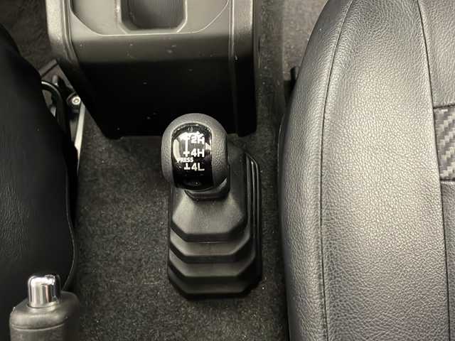 スズキ ジムニー XC 宮崎県 2022(令4)年 3.9万km ジャングルグリーン 禁煙車/衝突被害軽減ブレーキ/社外ナビTV/（ストラーダ/CN-HE01D/CD/Bluetooth/フルセグTV)/社外バックカメラ/社外ETC/社外前後ドライブレコーダー/純正16インチアルミ/純正セキュリティアラーム/純正シートカバー/純正LEDオートライト/純正フォグ/純正フロアマット/クルーズコントロール/オートマチックハイビーム/レーンディパーチャーアラート/ダウンヒルアシストコントロール/前席シートヒーター/オートエアコン/本革巻ハンドル/スマートキー/プッシュエンジンスタート/新車時保証書/取扱い説明書