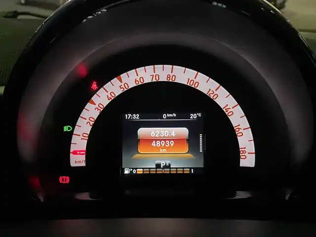 スマート ＭＣＣ スマート フォーツーカブリオ マキアート 和歌山県 2017(平29)年 4.9万km 白 電動オープン/本革シート/Panasonic社外ナビ(CN-1000VD)/・AM/FM/バックカメラ/ドライブレコーダー/ETC/シートヒーター(D+N席)/アイドリングストップ/クルーズコントロール/オートライト/本革巻きステアリング/ステアリングスイッチ/純正15インチAW/純正フロアマット/取扱説明書/保証書
