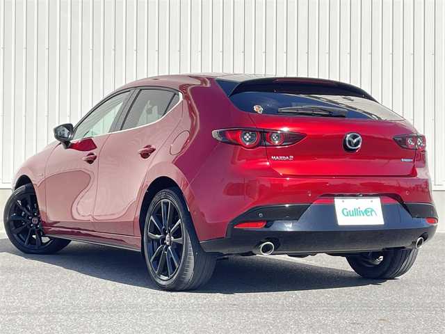 マツダ マツダ３ファストバック 15S 100周年特別記念車 群馬県 2020(令2)年 4.8万km ソウルレッドクリスタルM ワンオーナー/純正SDナビ/（フルセグTV/AM/FM/Bluetooth/CD/DVD/USB// HDMI）/プレミアムサウンド(BOSE)/i-ACTIVSENSE/・衝突ブレーキ/・レーンキープ/・ブラインドスポットモニター/・オートクルーズコントロール/360°カメラ/Wエアバッグ/プッシュスタート/アイドリングストップ/電子パーキングブレーキ/ブレーキオートホールド/D席シートメモリー付きパワーシート/D+N席シートヒーター/パドルシフト/ステアリングスイッチ/ステアリングヒーター/スポーツモード/オートライト/LEDヘッドライト/オートハイビーム/コーナーセンサー/純正18インチアルミホイール/純正フロアマット/純正ETC/スペアキー×1/新車保証書/取扱説明書/記録簿