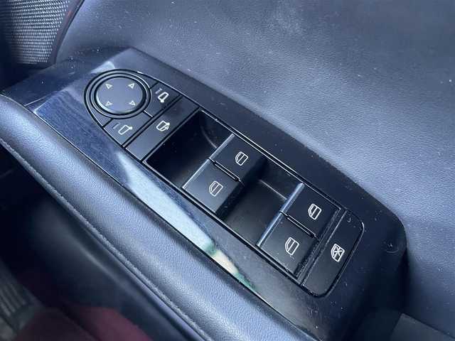 マツダ マツダ３ファストバック 15S 100周年特別記念車 群馬県 2020(令2)年 4.8万km ソウルレッドクリスタルM ワンオーナー/純正SDナビ/（フルセグTV/AM/FM/Bluetooth/CD/DVD/USB// HDMI）/プレミアムサウンド(BOSE)/i-ACTIVSENSE/・衝突ブレーキ/・レーンキープ/・ブラインドスポットモニター/・オートクルーズコントロール/360°カメラ/Wエアバッグ/プッシュスタート/アイドリングストップ/電子パーキングブレーキ/ブレーキオートホールド/D席シートメモリー付きパワーシート/D+N席シートヒーター/パドルシフト/ステアリングスイッチ/ステアリングヒーター/スポーツモード/オートライト/LEDヘッドライト/オートハイビーム/コーナーセンサー/純正18インチアルミホイール/純正フロアマット/純正ETC/スペアキー×1/新車保証書/取扱説明書/記録簿