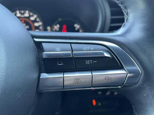 マツダ マツダ３ファストバック 15S 100周年特別記念車 群馬県 2020(令2)年 4.8万km ソウルレッドクリスタルM ワンオーナー/純正SDナビ/（フルセグTV/AM/FM/Bluetooth/CD/DVD/USB// HDMI）/プレミアムサウンド(BOSE)/i-ACTIVSENSE/・衝突ブレーキ/・レーンキープ/・ブラインドスポットモニター/・オートクルーズコントロール/360°カメラ/Wエアバッグ/プッシュスタート/アイドリングストップ/電子パーキングブレーキ/ブレーキオートホールド/D席シートメモリー付きパワーシート/D+N席シートヒーター/パドルシフト/ステアリングスイッチ/ステアリングヒーター/スポーツモード/オートライト/LEDヘッドライト/オートハイビーム/コーナーセンサー/純正18インチアルミホイール/純正フロアマット/純正ETC/スペアキー×1/新車保証書/取扱説明書/記録簿