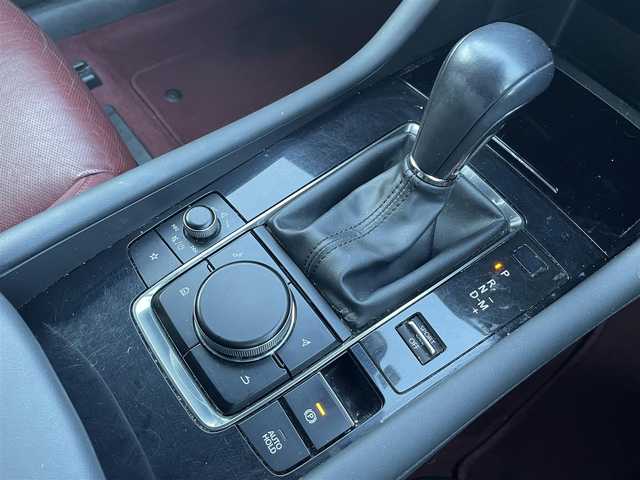 マツダ マツダ３ファストバック 15S 100周年特別記念車 群馬県 2020(令2)年 4.8万km ソウルレッドクリスタルM ワンオーナー/純正SDナビ/（フルセグTV/AM/FM/Bluetooth/CD/DVD/USB// HDMI）/プレミアムサウンド(BOSE)/i-ACTIVSENSE/・衝突ブレーキ/・レーンキープ/・ブラインドスポットモニター/・オートクルーズコントロール/360°カメラ/Wエアバッグ/プッシュスタート/アイドリングストップ/電子パーキングブレーキ/ブレーキオートホールド/D席シートメモリー付きパワーシート/D+N席シートヒーター/パドルシフト/ステアリングスイッチ/ステアリングヒーター/スポーツモード/オートライト/LEDヘッドライト/オートハイビーム/コーナーセンサー/純正18インチアルミホイール/純正フロアマット/純正ETC/スペアキー×1/新車保証書/取扱説明書/記録簿