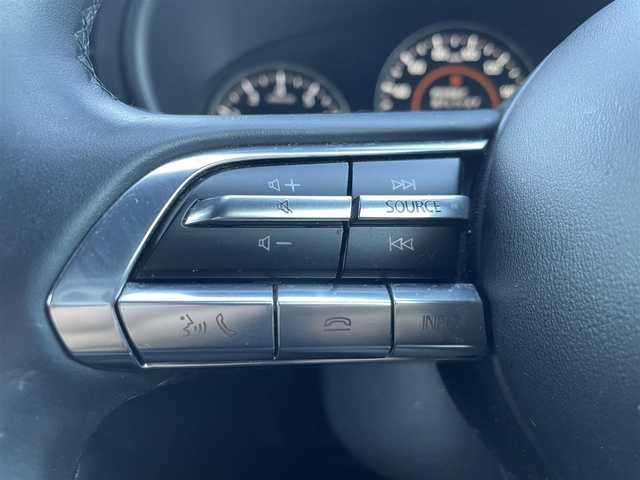 マツダ マツダ３ファストバック 15S 100周年特別記念車 群馬県 2020(令2)年 4.8万km ソウルレッドクリスタルM ワンオーナー/純正SDナビ/（フルセグTV/AM/FM/Bluetooth/CD/DVD/USB// HDMI）/プレミアムサウンド(BOSE)/i-ACTIVSENSE/・衝突ブレーキ/・レーンキープ/・ブラインドスポットモニター/・オートクルーズコントロール/360°カメラ/Wエアバッグ/プッシュスタート/アイドリングストップ/電子パーキングブレーキ/ブレーキオートホールド/D席シートメモリー付きパワーシート/D+N席シートヒーター/パドルシフト/ステアリングスイッチ/ステアリングヒーター/スポーツモード/オートライト/LEDヘッドライト/オートハイビーム/コーナーセンサー/純正18インチアルミホイール/純正フロアマット/純正ETC/スペアキー×1/新車保証書/取扱説明書/記録簿