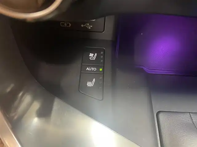 レクサス ＬＸ 600 熊本県 2023(令5)年 3.4万km グラファイトブラックガラスフレーク 禁煙車/サンルーフ/モデリスタエアロ（フロント・サイド・リア）/衝突被害軽減ブレーキ/レーンキープアシスト/純正ナビ/AM/FM/USB/フルセグTV/Bluetooth/AppleCarPlay/ レザーシート/パワーシートD/N/シートメモリー/シートヒーター全席/エアシート全席/全席独立オートエアコン/追従式クルーズコントロール/エアーサスペンション/ヘッドアップディスプレイ/ウッドコンビ本革巻きステアリング/指紋認証セキュリティー/ステアリングリモコン/パドルシフト/オートブレーキホールド/コンソールクールボックス/ブラインドスポットモニター/ステアリングヒーター/置くだけ充電/ビルトインETC2.0/床下透過機能/アンビエンスライト/MarkLevinsonスピーカー/TWS22インチアルミホイール/LEDヘッドライト/カーテンエアバッグ/トノカバー/スマートキー/スペアキー、カードキー/保証書/取扱説明書