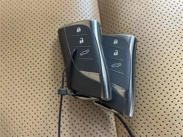レクサス ＬＸ 600 熊本県 2023(令5)年 3.4万km グラファイトブラックガラスフレーク 禁煙車/サンルーフ/モデリスタエアロ（フロント・サイド・リア）/衝突被害軽減ブレーキ/レーンキープアシスト/純正ナビ/AM/FM/USB/フルセグTV/Bluetooth/AppleCarPlay/ レザーシート/パワーシートD/N/シートメモリー/シートヒーター全席/エアシート全席/全席独立オートエアコン/追従式クルーズコントロール/エアーサスペンション/ヘッドアップディスプレイ/ウッドコンビ本革巻きステアリング/指紋認証セキュリティー/ステアリングリモコン/パドルシフト/オートブレーキホールド/コンソールクールボックス/ブラインドスポットモニター/ステアリングヒーター/置くだけ充電/ビルトインETC2.0/床下透過機能/アンビエンスライト/MarkLevinsonスピーカー/TWS22インチアルミホイール/LEDヘッドライト/カーテンエアバッグ/トノカバー/スマートキー/スペアキー、カードキー/保証書/取扱説明書