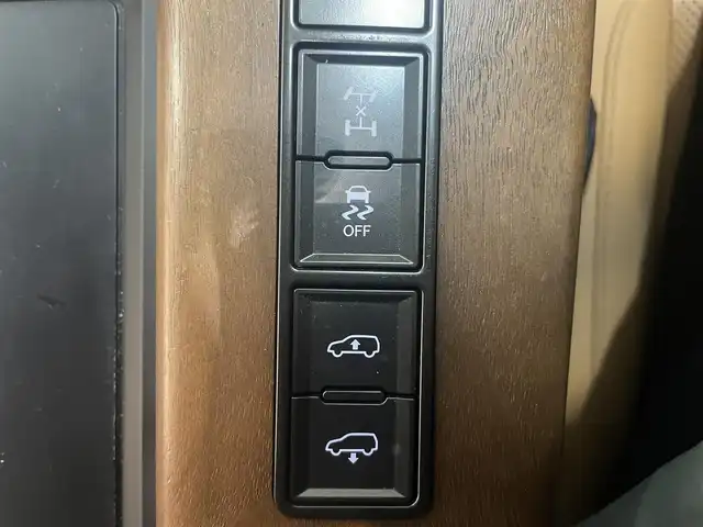 レクサス ＬＸ 600 熊本県 2023(令5)年 3.4万km グラファイトブラックガラスフレーク 禁煙車/サンルーフ/モデリスタエアロ（フロント・サイド・リア）/衝突被害軽減ブレーキ/レーンキープアシスト/純正ナビ/AM/FM/USB/フルセグTV/Bluetooth/AppleCarPlay/ レザーシート/パワーシートD/N/シートメモリー/シートヒーター全席/エアシート全席/全席独立オートエアコン/追従式クルーズコントロール/エアーサスペンション/ヘッドアップディスプレイ/ウッドコンビ本革巻きステアリング/指紋認証セキュリティー/ステアリングリモコン/パドルシフト/オートブレーキホールド/コンソールクールボックス/ブラインドスポットモニター/ステアリングヒーター/置くだけ充電/ビルトインETC2.0/床下透過機能/アンビエンスライト/MarkLevinsonスピーカー/TWS22インチアルミホイール/LEDヘッドライト/カーテンエアバッグ/トノカバー/スマートキー/スペアキー、カードキー/保証書/取扱説明書