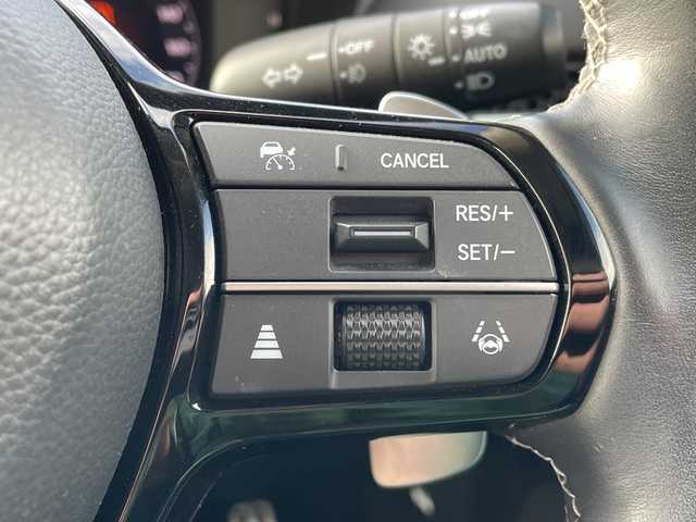 ホンダ ＺＲ－Ｖ ハイブリッド e:HEV Z 新潟県 2023(令5)年 2.2万km プラチナホワイトパール 4WD/純正9インチインターナビ/BT/USB/フルセグテレビ/全方位カメラ/ETC2.0/ドライブレコーダー/衝突被害軽減ブレーキ/レーンキープアシスト/レーダークルーズコントロール/革シート/パワーシート/シートヒーター/ステアリングヒーター/ステアリングスイッチ/パドルシフト/コーナーセンサー/パワーバックドア/BOSEスピーカー/スマートキー/プッシュスタート/LEDヘッドライト/オートライト/オートハイビーム/フォグランプ/純正18インチアルミホイール