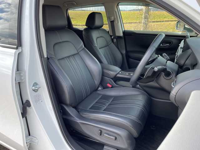 ホンダ ＺＲ－Ｖ ハイブリッド e:HEV Z 新潟県 2023(令5)年 2.2万km プラチナホワイトパール 4WD/純正9インチインターナビ/BT/USB/フルセグテレビ/全方位カメラ/ETC2.0/ドライブレコーダー/衝突被害軽減ブレーキ/レーンキープアシスト/レーダークルーズコントロール/革シート/パワーシート/シートヒーター/ステアリングヒーター/ステアリングスイッチ/パドルシフト/コーナーセンサー/パワーバックドア/BOSEスピーカー/スマートキー/プッシュスタート/LEDヘッドライト/オートライト/オートハイビーム/フォグランプ/純正18インチアルミホイール