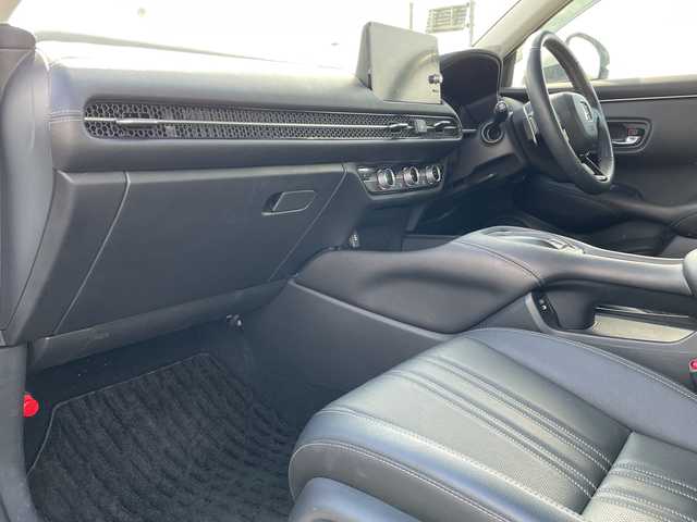 ホンダ ＺＲ－Ｖ ハイブリッド e:HEV Z 新潟県 2023(令5)年 2.2万km プラチナホワイトパール 4WD/純正9インチインターナビ/BT/USB/フルセグテレビ/全方位カメラ/ETC2.0/ドライブレコーダー/衝突被害軽減ブレーキ/レーンキープアシスト/レーダークルーズコントロール/革シート/パワーシート/シートヒーター/ステアリングヒーター/ステアリングスイッチ/パドルシフト/コーナーセンサー/パワーバックドア/BOSEスピーカー/スマートキー/プッシュスタート/LEDヘッドライト/オートライト/オートハイビーム/フォグランプ/純正18インチアルミホイール
