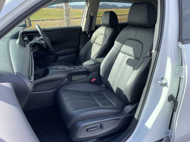 ホンダ ＺＲ－Ｖ ハイブリッド e:HEV Z 新潟県 2023(令5)年 2.2万km プラチナホワイトパール 4WD/純正9インチインターナビ/BT/USB/フルセグテレビ/全方位カメラ/ETC2.0/ドライブレコーダー/衝突被害軽減ブレーキ/レーンキープアシスト/レーダークルーズコントロール/革シート/パワーシート/シートヒーター/ステアリングヒーター/ステアリングスイッチ/パドルシフト/コーナーセンサー/パワーバックドア/BOSEスピーカー/スマートキー/プッシュスタート/LEDヘッドライト/オートライト/オートハイビーム/フォグランプ/純正18インチアルミホイール