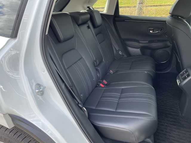 ホンダ ＺＲ－Ｖ ハイブリッド e:HEV Z 新潟県 2023(令5)年 2.2万km プラチナホワイトパール 4WD/純正9インチインターナビ/BT/USB/フルセグテレビ/全方位カメラ/ETC2.0/ドライブレコーダー/衝突被害軽減ブレーキ/レーンキープアシスト/レーダークルーズコントロール/革シート/パワーシート/シートヒーター/ステアリングヒーター/ステアリングスイッチ/パドルシフト/コーナーセンサー/パワーバックドア/BOSEスピーカー/スマートキー/プッシュスタート/LEDヘッドライト/オートライト/オートハイビーム/フォグランプ/純正18インチアルミホイール