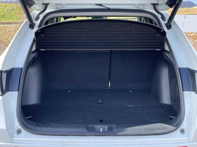 ホンダ ＺＲ－Ｖ ハイブリッド e:HEV Z 新潟県 2023(令5)年 2.2万km プラチナホワイトパール 4WD/純正9インチインターナビ/BT/USB/フルセグテレビ/全方位カメラ/ETC2.0/ドライブレコーダー/衝突被害軽減ブレーキ/レーンキープアシスト/レーダークルーズコントロール/革シート/パワーシート/シートヒーター/ステアリングヒーター/ステアリングスイッチ/パドルシフト/コーナーセンサー/パワーバックドア/BOSEスピーカー/スマートキー/プッシュスタート/LEDヘッドライト/オートライト/オートハイビーム/フォグランプ/純正18インチアルミホイール