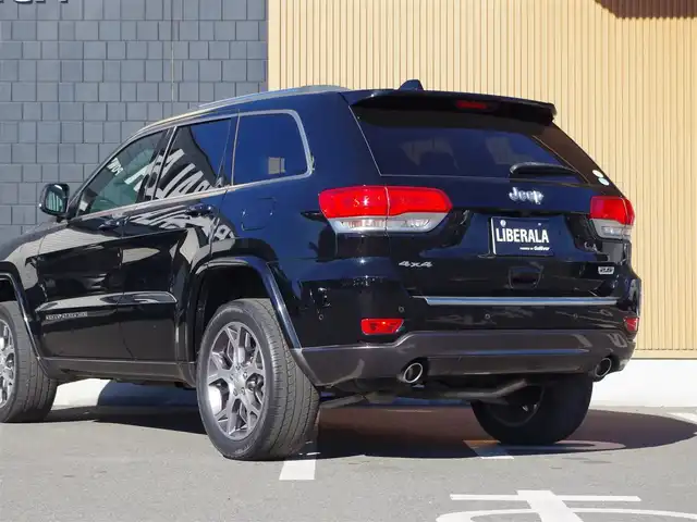 クライスラー・ジープ ジープ グランドチェロキー スターリングエディション 埼玉県 2018(平30)年 6.9万km ダイヤモンドブラッククリスタル 125/110台限定車/ブラックレザーシート/アダプティブクルーズコントロール/デュアルペインパノラミックサンルーフ/CarPlay /ブラインドスポットモニタ- /バック/フロント/左サイドカメラ/Uconnectナビ /ETC /フルセグTV /専用20インチAW /シルバ-ル-フレ-ル/シートヒーター/ステアリングヒーター/エアサス