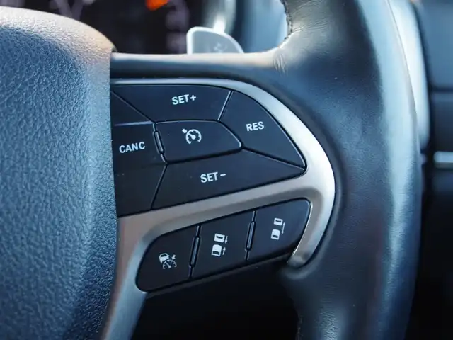 クライスラー・ジープ ジープ グランドチェロキー スターリングエディション 埼玉県 2018(平30)年 6.9万km ダイヤモンドブラッククリスタル 125/110台限定車/ブラックレザーシート/アダプティブクルーズコントロール/デュアルペインパノラミックサンルーフ/CarPlay /ブラインドスポットモニタ- /バック/フロント/左サイドカメラ/Uconnectナビ /ETC /フルセグTV /専用20インチAW /シルバ-ル-フレ-ル/シートヒーター/ステアリングヒーター/エアサス