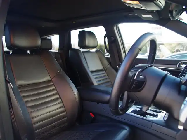 クライスラー・ジープ ジープ グランドチェロキー スターリングエディション 埼玉県 2018(平30)年 6.9万km ダイヤモンドブラッククリスタル 125/110台限定車/ブラックレザーシート/アダプティブクルーズコントロール/デュアルペインパノラミックサンルーフ/CarPlay /ブラインドスポットモニタ- /バック/フロント/左サイドカメラ/Uconnectナビ /ETC /フルセグTV /専用20インチAW /シルバ-ル-フレ-ル/シートヒーター/ステアリングヒーター/エアサス