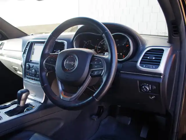 クライスラー・ジープ ジープ グランドチェロキー スターリングエディション 埼玉県 2018(平30)年 6.9万km ダイヤモンドブラッククリスタル 125/110台限定車/ブラックレザーシート/アダプティブクルーズコントロール/デュアルペインパノラミックサンルーフ/CarPlay /ブラインドスポットモニタ- /バック/フロント/左サイドカメラ/Uconnectナビ /ETC /フルセグTV /専用20インチAW /シルバ-ル-フレ-ル/シートヒーター/ステアリングヒーター/エアサス