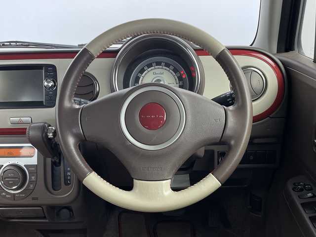 スズキ ラパン ショコラ X 鹿児島県 2014(平26)年 6.5万km シャンパンピンクPM 純正ナビ/(BT/AM/FM/ワンセグTV)/前方ドライブレコーダー/バックカメラ/レザーシート/アイドリングストップ/革巻きステアリング/ウィンカーミラー/ベンチシート/純正フロアマット/オートライト