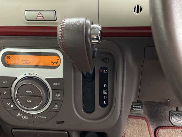 スズキ ラパン ショコラ X 鹿児島県 2014(平26)年 6.5万km シャンパンピンクPM 純正ナビ/(BT/AM/FM/ワンセグTV)/前方ドライブレコーダー/バックカメラ/レザーシート/アイドリングストップ/革巻きステアリング/ウィンカーミラー/ベンチシート/純正フロアマット/オートライト